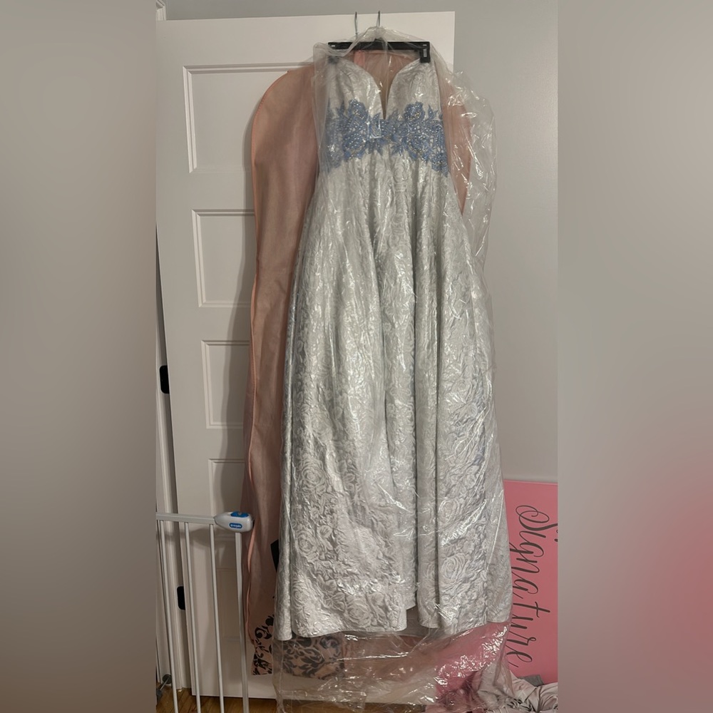 Prom and pageant dress